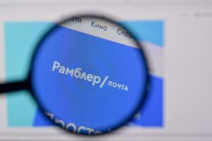 Homepage of rambler website on the display of PC, url - mail.rambler.ru. photo