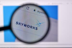 Homepage of skyworks inc website on the display of PC, url - skyworksinc.com. photo