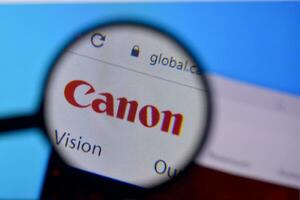 Homepage of canon website on the display of PC, url - global.canon. photo