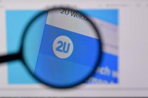 Homepage of 2u website on the display of PC, url - 2u.com. photo