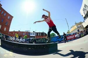 kharkiv, ucrania - 27 de mayo de 2018 patinaje sobre ruedas durante el festival anual de culturas callejeras foto