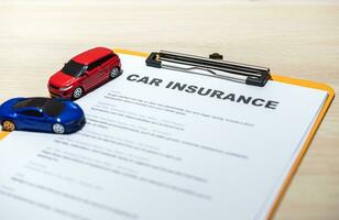 coche seguro documento contrato acuerdo . comprando o de venta nuevo o usado vehículo. foto