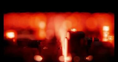3d machen. futuristisch Landschaft mit kubisch Bewegung Animation mit Orange Licht im das Dunkelheit mit kalt Neon- Licht. video