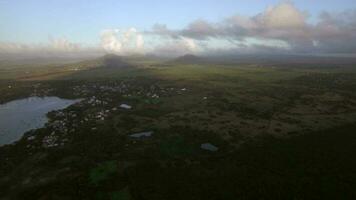vista aérea da linha costeira da ilha maurícia video