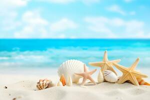 playa mar temática con hermosa conchas, corales y estrella de mar en puro blanco arena, verano concepto. generativo ai. foto