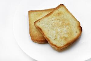 frito brindis en un blanco lámina. horneado un pan para sándwiches vegano alimento. foto