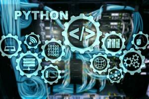 lenguaje de programación Python en el fondo de la sala de servidores. Concepto de algoritmo abstracto de flujo de trabajo de programación en pantalla virtual foto
