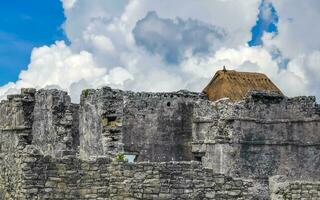 antiguo Tulum restos maya sitio templo pirámides artefactos paisaje México. foto