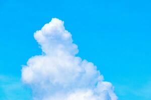 Formación de nubes explosivas cúmulos en el cielo de México. foto