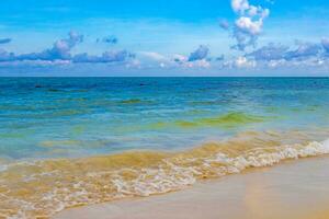 playa tropical mexicana agua turquesa clara playa del carmen mexico. foto