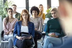 mujer de negocios durante un formación foto