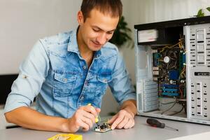 Man fixing a computer photo