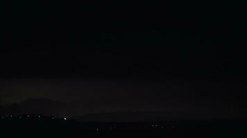 Gewitter am Himmel über der Stadt Perea, Griechenland video