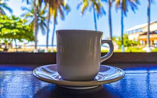 taza de café negro americano en el restaurante méxico. foto