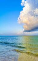 playa tropical mexicana agua turquesa clara playa del carmen mexico. foto