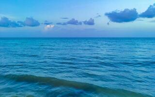 playa tropical mexicana agua turquesa clara playa del carmen mexico. foto