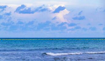 playa tropical mexicana agua turquesa clara playa del carmen mexico. foto