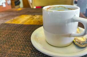 taza de americano negro café en restaurante café en México. foto