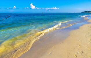 playa tropical mexicana agua turquesa clara playa del carmen mexico. foto