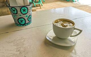 taza de americano negro café en restaurante café en México. foto