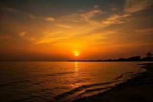 belleza de un dorado puesta de sol en un tranquilo playa, con calentar colores reflejado en el calma aguas, ai generado foto