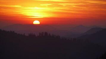 puesta de sol ver de el occidental borde de el secoya nacional parque y san Joaquín Valle desde escarabajo rock video