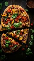 vegano Pizza. caseoso, crujiente, y cargado de vegetales foto