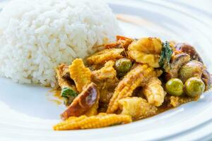 Shrimp green curry fried with rice photo