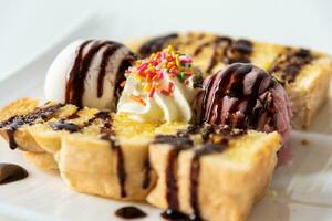 Honey Toast ice cream photo