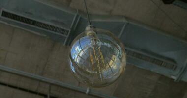 vidro esfera luminária suspensão dentro a teto video