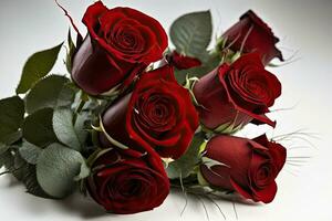un docena rojo rosas en un blanco antecedentes romántico floral arreglo para san valentin día o aniversario foto