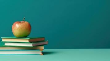 educación concepto manzana en un apilar de libros escolares ai generado foto