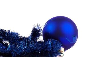 bola de navidad azul foto
