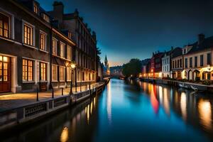 un canal en el medio de un ciudad a noche. generado por ai foto