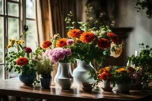 flores en floreros en un mesa. generado por ai foto