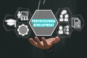 profesional desarrollo concepto, empresario mano participación profesional desarrollo icono en virtual pantalla. foto