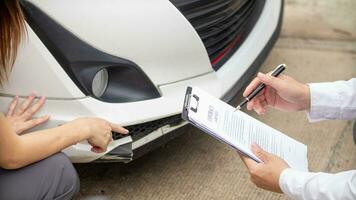 Insurance agents meet with customers when accidents occur to inspect damage and document insurance claims expeditiously. concept of car insurance agents to urgently inspect damage for customers. photo