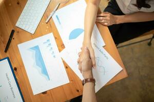 Businessmen and investors shake hands after attending  meeting with advisory team after receiving advice from  advisory team about jointly invested business. Businessmen Team handshake concept photo