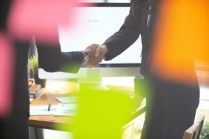 Businessmen and investors shake hands after attending  meeting with advisory team after receiving advice from  advisory team about jointly invested business. Businessmen Team handshake concept photo