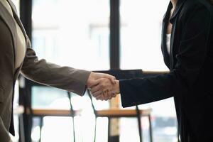 Businessmen and investors shake hands after attending  meeting with advisory team after receiving advice from  advisory team about jointly invested business. Businessmen Team handshake concept photo