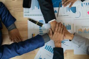 Businessmen and investors shake hands after attending  meeting with advisory team after receiving advice from  advisory team about jointly invested business. Businessmen Team handshake concept photo