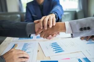 Businessmen and investors shake hands after attending  meeting with advisory team after receiving advice from  advisory team about jointly invested business. Businessmen Team handshake concept photo