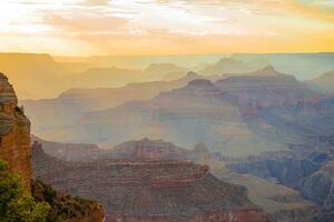 hermosa paisaje de el grandioso cañón a puesta de sol en nacional parque a Arizona foto