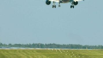 Flugzeug Landung auf ausziehen, starten, abheben, losfahren Runway video