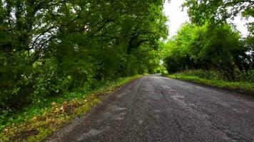 zomer weg reis door de Engels platteland video