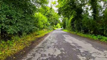 zomer weg reis door de Engels platteland video