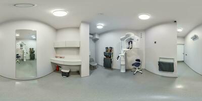 lleno hdri 360 panorama en radiografía habitación en moderno dental clínica con equipo en oficina en equirrectangular proyección, vr contenido foto