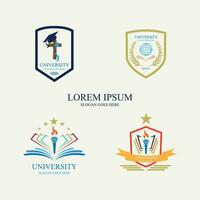 iconos vectoriales universitarios y académicos. emblemas o escudos establecidos para los graduados de educación secundaria en ciencias marítimas o derecho. cintas e insignias de sombrero de soltero, corona de laurel, plantilla de logotipo vectorial vector