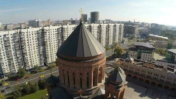 vliegend over- orthodox kerk in de stad video