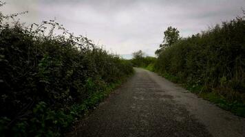 zomer weg reis door de Engels platteland video